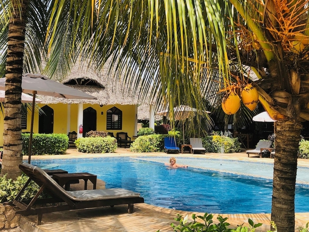 Imagen de la piscina del Hotel Kiwengwa Bungalow Boutique Resort. Foto 15