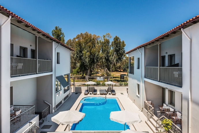 Imagen de la piscina del Hotel Kiwi Apartments. Foto 17