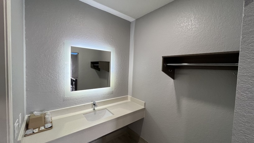 Imagen de la habitación del Hotel Kiwi Inn Capital O Houston - Hwy 249. Foto 2