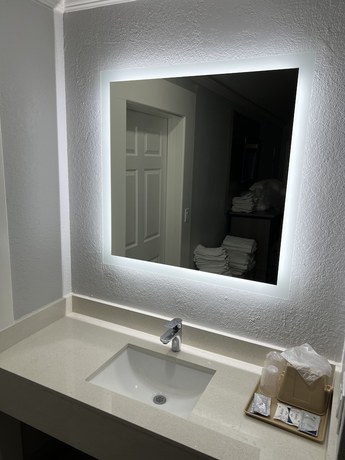 Imagen de la habitación del Hotel Kiwi Inn Capital O Houston - Hwy 249. Foto 6