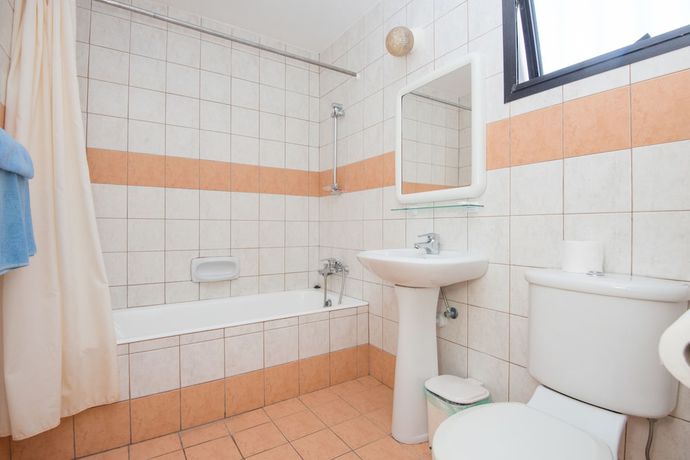 Imagen de la habitación del Hotel Kkaras. Foto 16