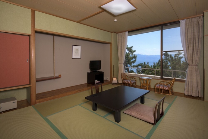Imagen de la habitación del Hotel Kkr Numazu Hamayu. Foto 9