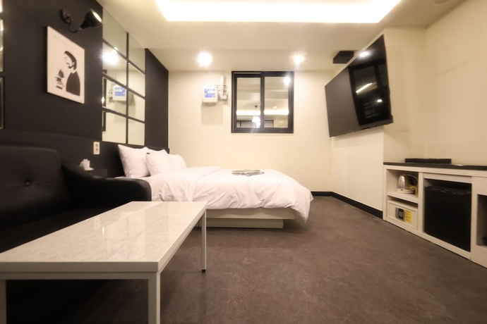Imagen de la habitación del Hotel Kkulbam Stay. Foto 2