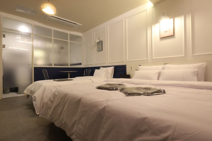 Imagen de la habitación del Hotel Kkulbam Stay. Foto 6