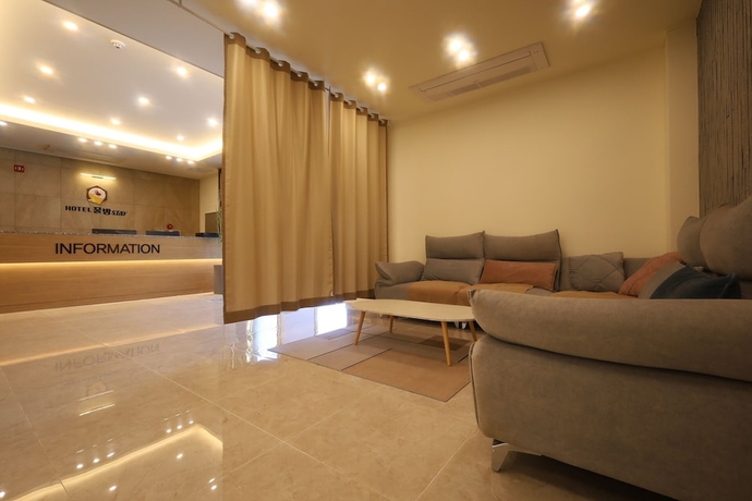 Imagen de los interiores del Hotel Kkulbam Stay. Foto 10