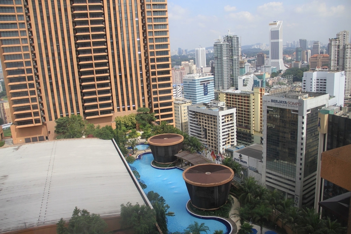 Imagen de la piscina del Hotel Kl Service Suite At Times Square. Foto 18