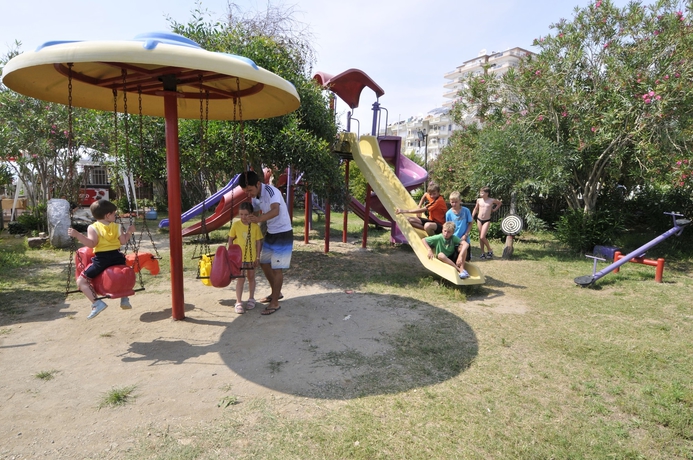 Imagen de los exteriores del Hotel Klas Dom - All Inclusive. Foto 11