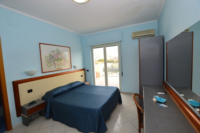 Imagen de la habitación del Hotel Klein Wien. Foto 10