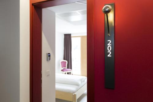 Imagen de la habitación del Hotel Kleinkunsthotel. Foto 8