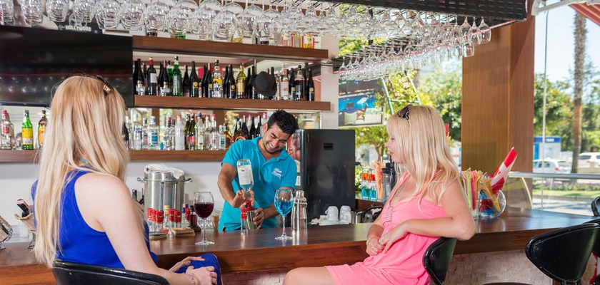 Imagen del bar/restaurante del Hotel Kleopatra Blue Hawaii. Foto 8