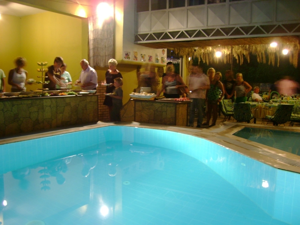 Imagen de la piscina del Hotel Kleopatra Carina. Foto 15