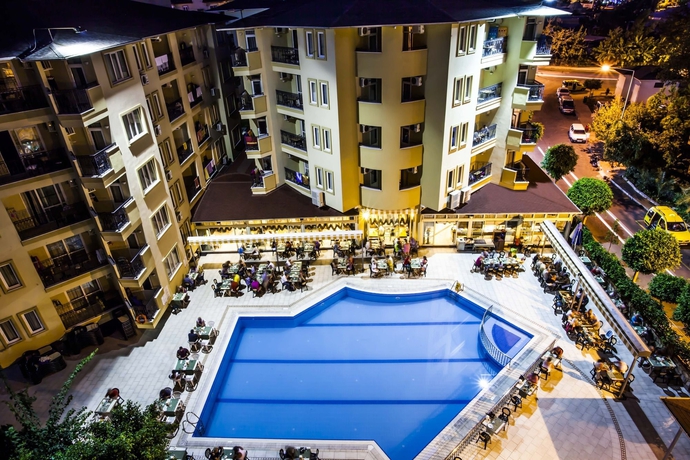 Imagen de la piscina del Hotel Kleopatra Royal Palm. Foto 13