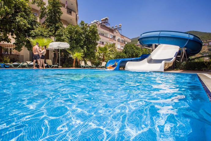 Imagen de la piscina del Hotel Kleopatra Royal Palm. Foto 14