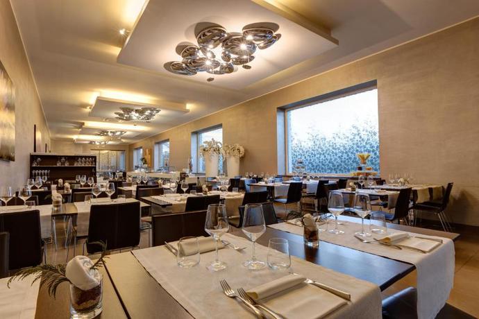 Imagen del bar/restaurante del Hotel Klima Milano Fiere. Foto 5