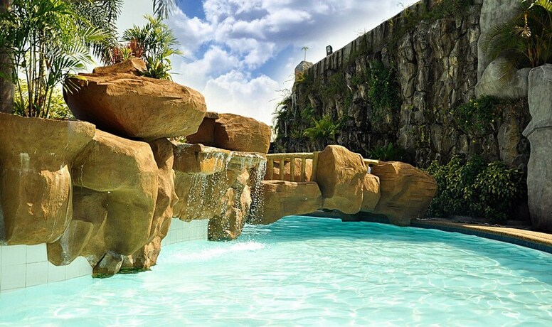 Imagen de la piscina del Hotel Klir Waterpark Resort. Foto 36
