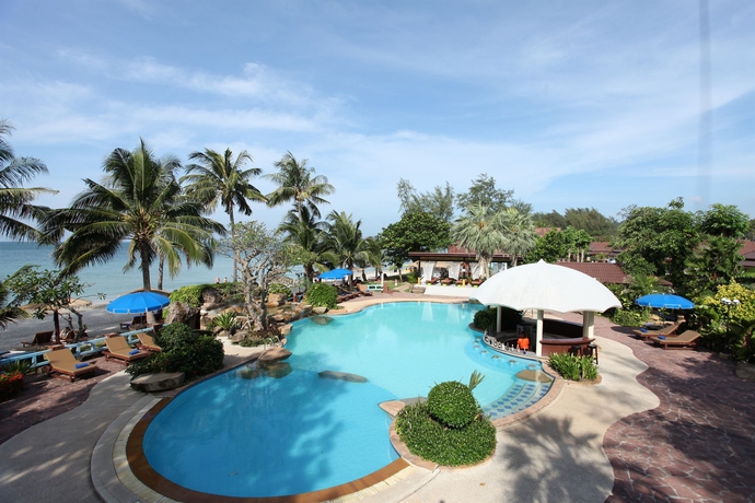 Imagen de la piscina del Hotel Klong Prao Resort. Foto 15
