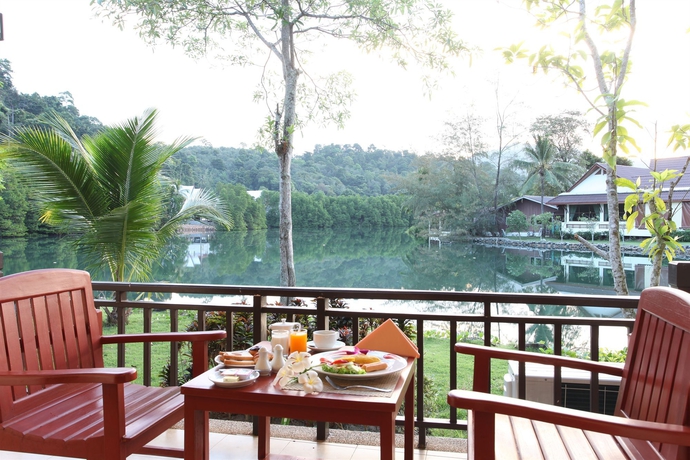 Imagen de los exteriores del Hotel Klong Prao Resort. Foto 14