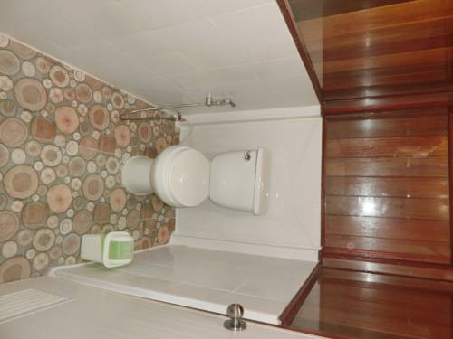 Imagen de la habitación del Hotel Klong Suan Plu Resort. Foto 15