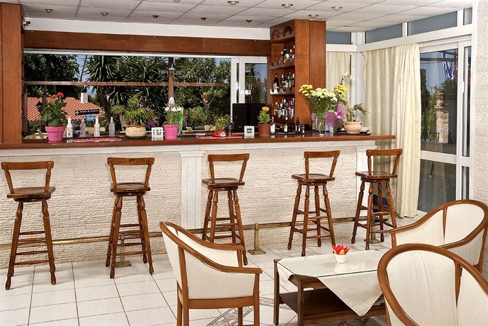 Imagen del bar/restaurante del Hotel Klonos Anna. Foto 2