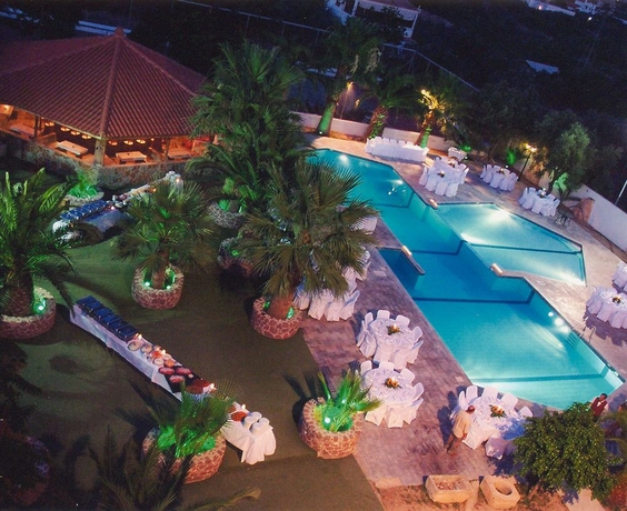 Imagen de la piscina del Hotel Klonos Anna. Foto 9