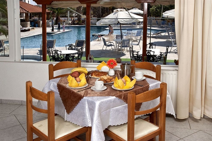 Imagen del bar/restaurante del Hotel Klonos Anna. Foto 3