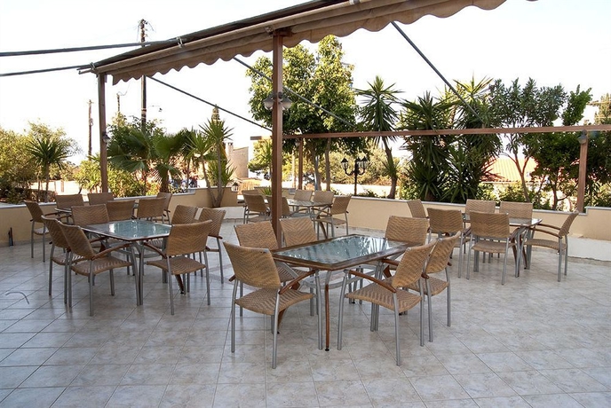 Imagen del bar/restaurante del Hotel Klonos Anna. Foto 4