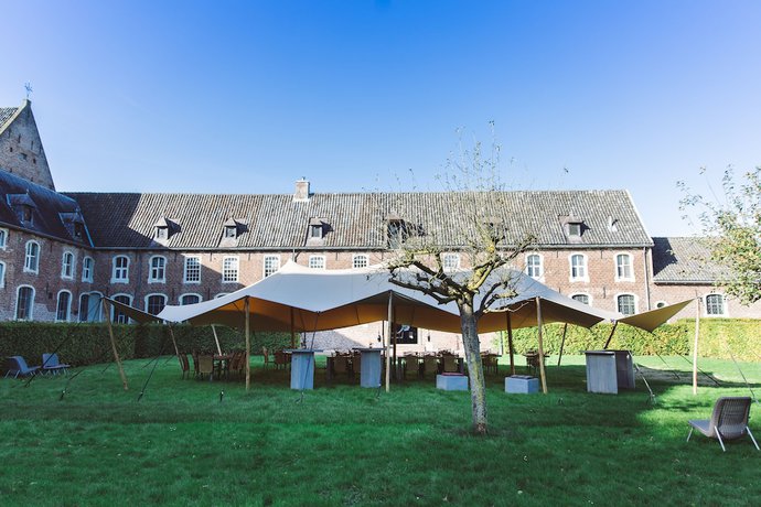 Imagen de los exteriores del Hotel Klooster Elsendael. Foto 16