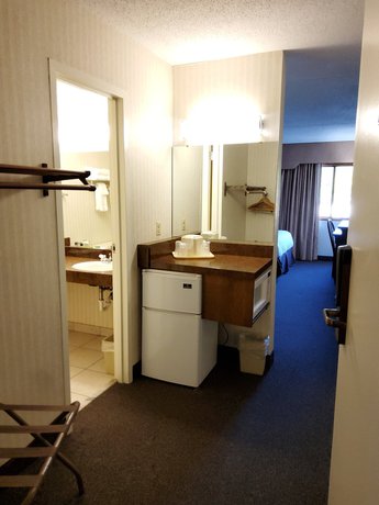 Imagen de la habitación del Hotel Klopfenstein Inn and Suites. Foto 4