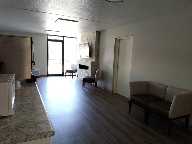 Imagen de los interiores del Hotel Klopfenstein Inn and Suites. Foto 17
