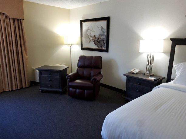 Imagen de la habitación del Hotel Klopfenstein Inn and Suites. Foto 5