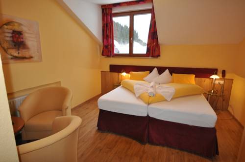 Imagen de la habitación del Hotel Klostertalerhof. Foto 8