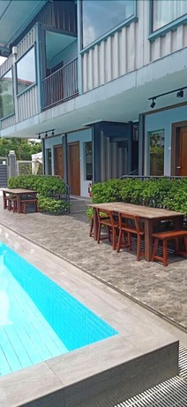 Imagen de los exteriores del Hotel Kluang Container Swimming Pool Hotel. Foto 14