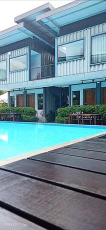 Imagen de la piscina del Hotel Kluang Container Swimming Pool Hotel. Foto 18