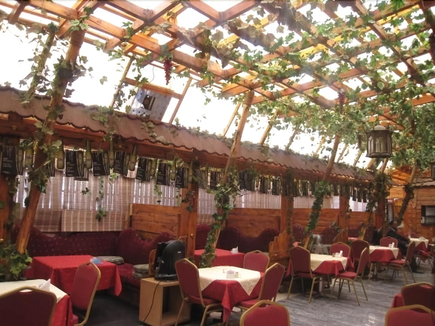 Imagen del bar/restaurante del Hotel Knight Armour. Foto 9