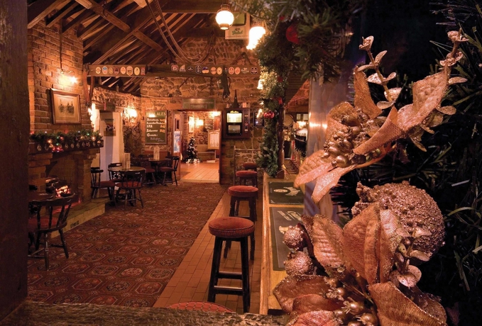 Imagen del bar/restaurante del Hotel Knights Hill and Spa. Foto 7