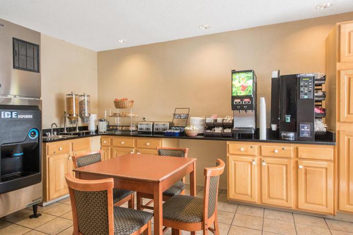 Imagen de los interiores del Hotel Knights Inn Allentown. Foto 7
