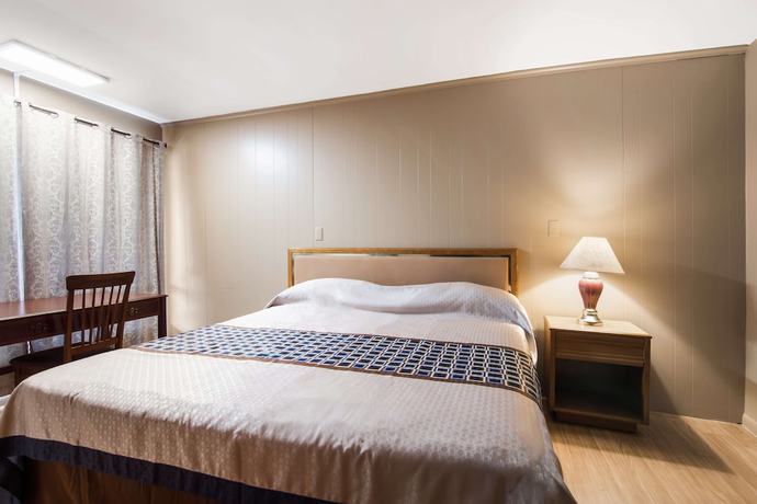 Imagen de la habitación del Hotel Knights Inn Amsterdam. Foto 3