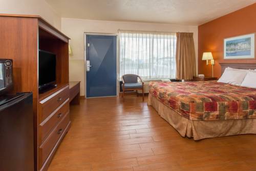 Imagen de la habitación del Hotel Knights Inn Arcadia. Foto 3