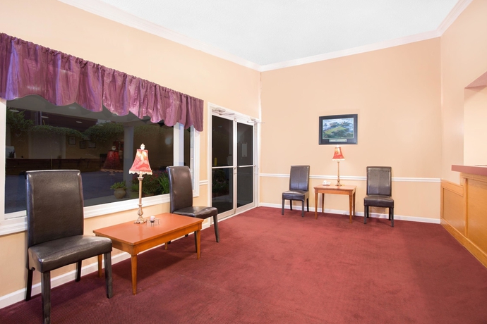 Imagen de los interiores del Hotel Knights Inn Augusta At Boy Scout Rd. Foto 14