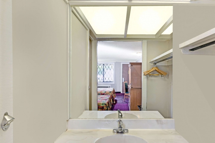 Imagen de la habitación del Hotel Knights Inn Austell. Foto 4