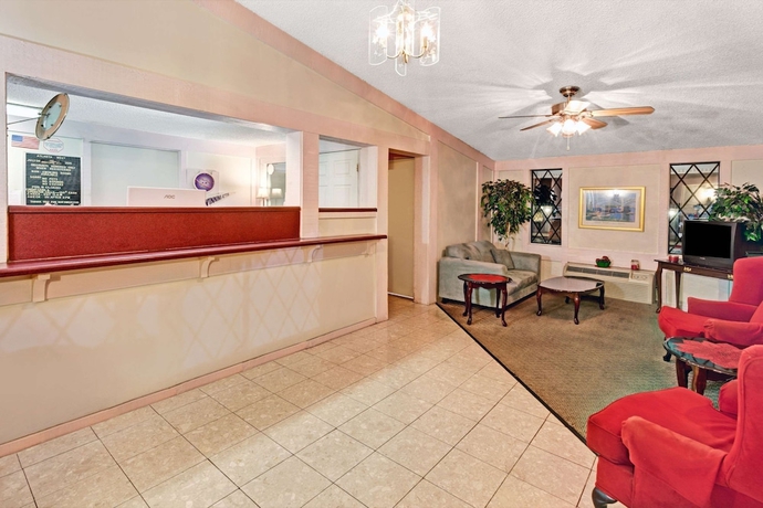 Imagen de los interiores del Hotel Knights Inn Austell. Foto 15