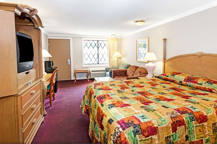Imagen de la habitación del Hotel Knights Inn Austell. Foto 12