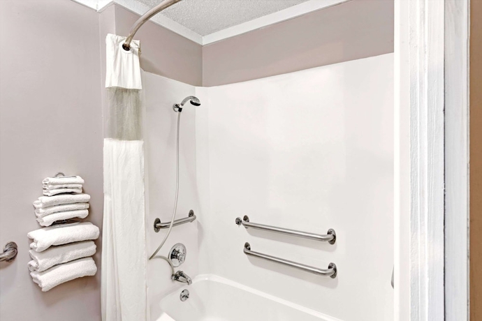 Imagen de la habitación del Hotel Knights Inn Austell. Foto 13