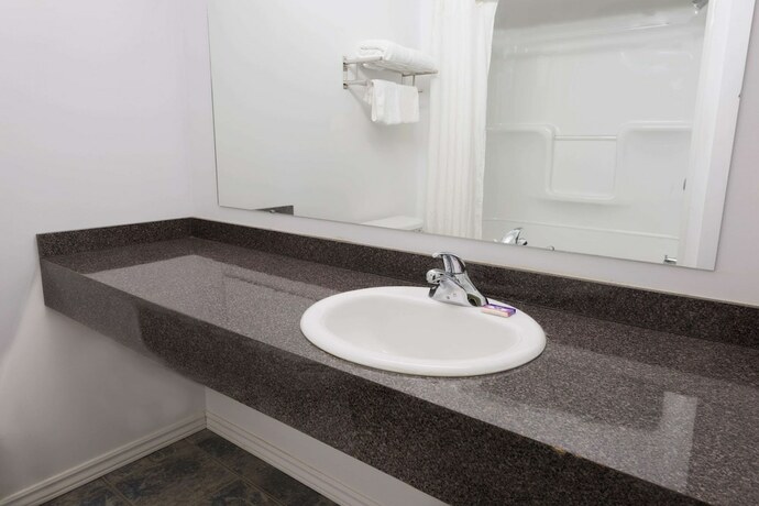 Imagen general del Hotel Knights Inn Bracebridge. Foto 15