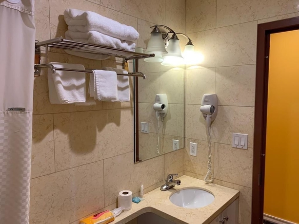 Imagen de la habitación del Hotel Knights Inn Brooklyn Sunset Park. Foto 15