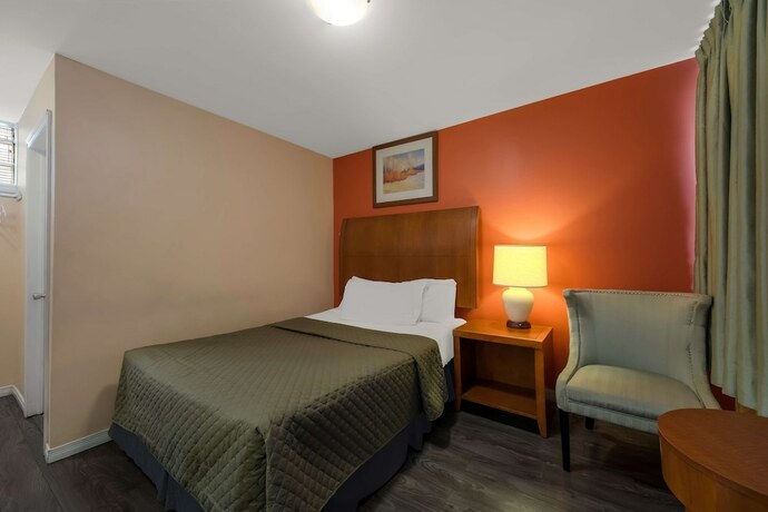 Imagen de la habitación del Hotel Knights Inn Burlington, ON. Foto 16