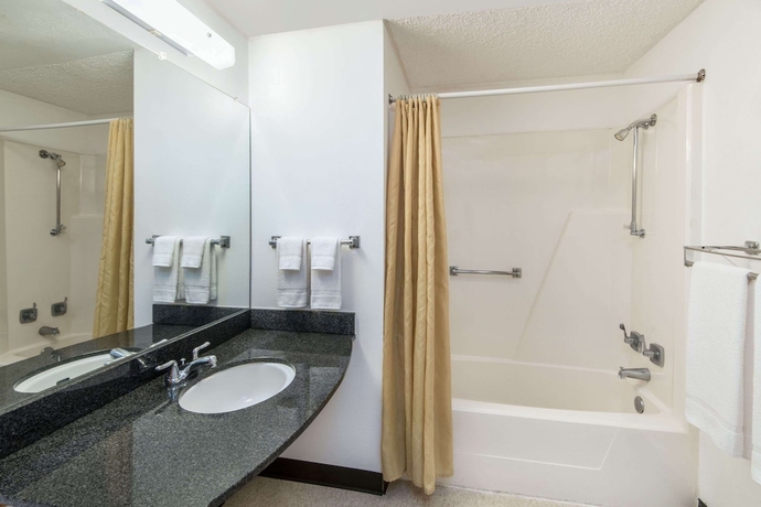 Imagen de la habitación del Hotel Knights Inn Canton, Canton Area. Foto 11