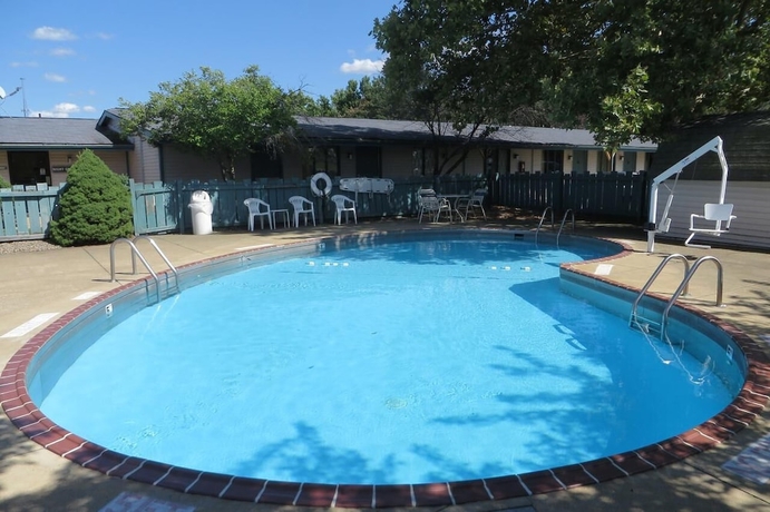 Imagen de la piscina del Hotel Knights Inn Canton, Canton Area. Foto 17