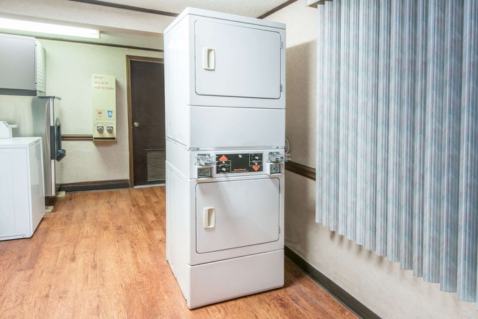 Imagen de los interiores del Hotel Knights Inn Canton, Canton Area. Foto 14