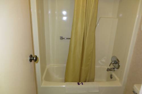 Imagen de la habitación del Hotel Knights Inn Canton, North Canton. Foto 10